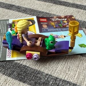 LEGO 30391 Disney Tangled Rapunzel Lantern Boat Set featuring Pascal